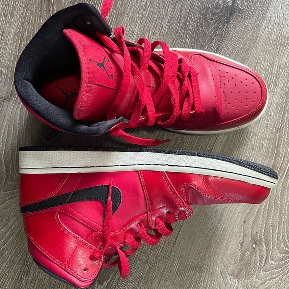 Jordan’s - Picture 1 of 8